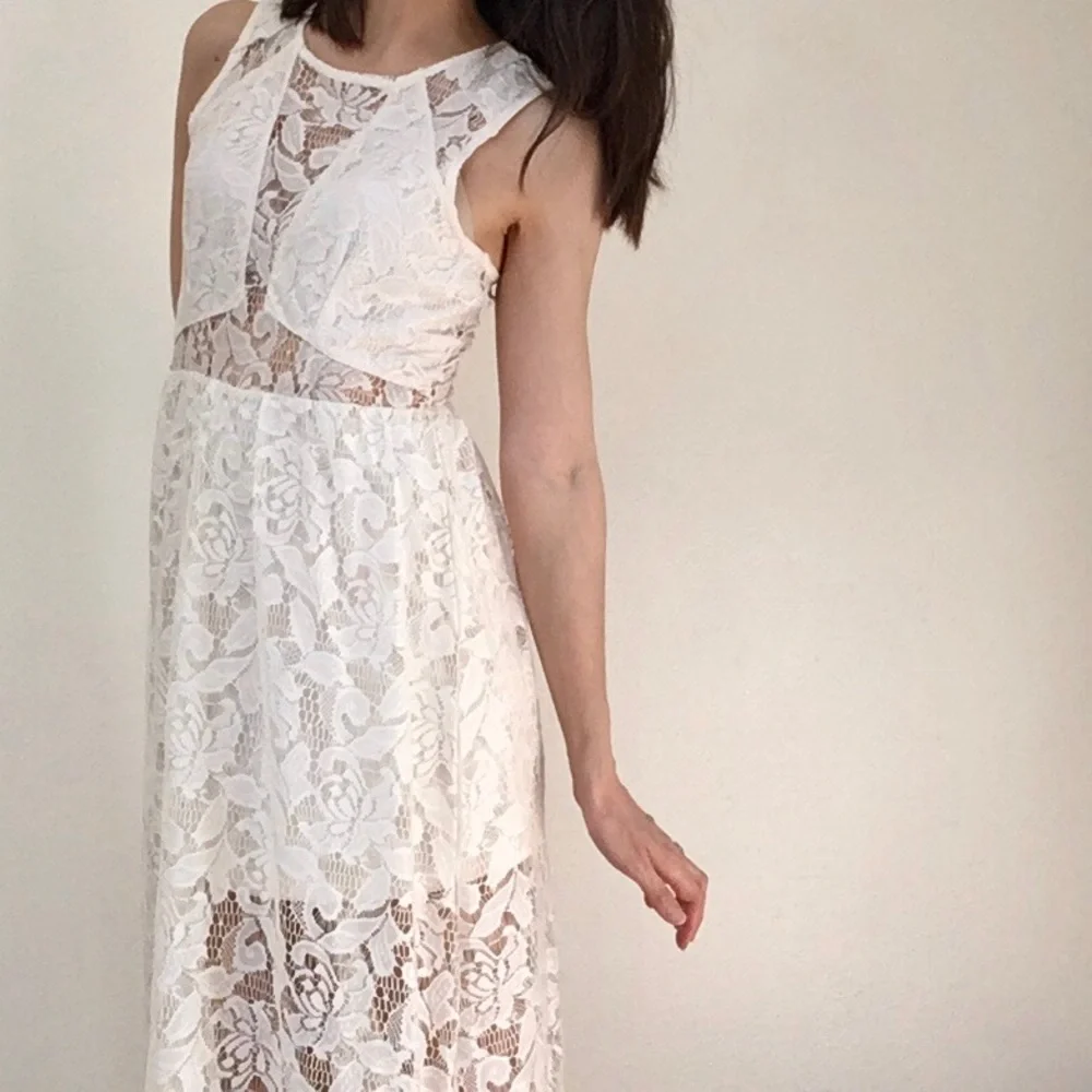 Cream lace dress - Picture 2 of 14